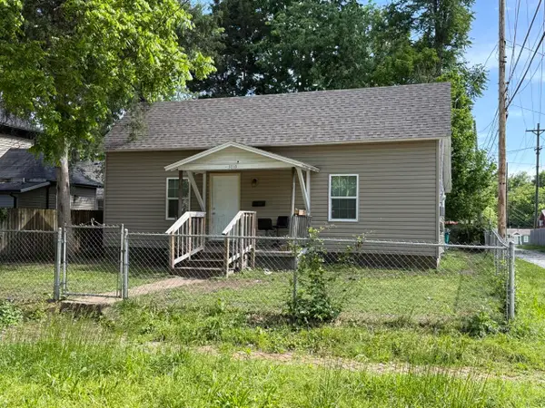 1010 W Scott Street, Springfield, MO 65802