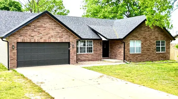 603 Lakeview Drive, Aurora, MO 65605