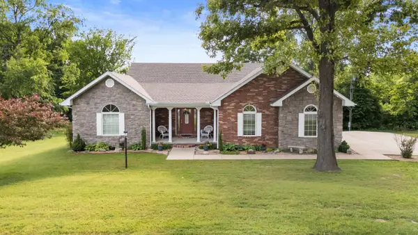 204 Mcfarland Avenue, Cassville, MO 65625