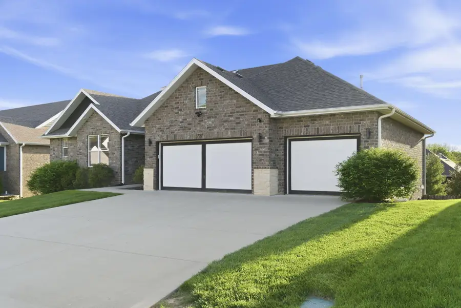 727 S Hickory Drive, Springfield, MO 65809 - #2