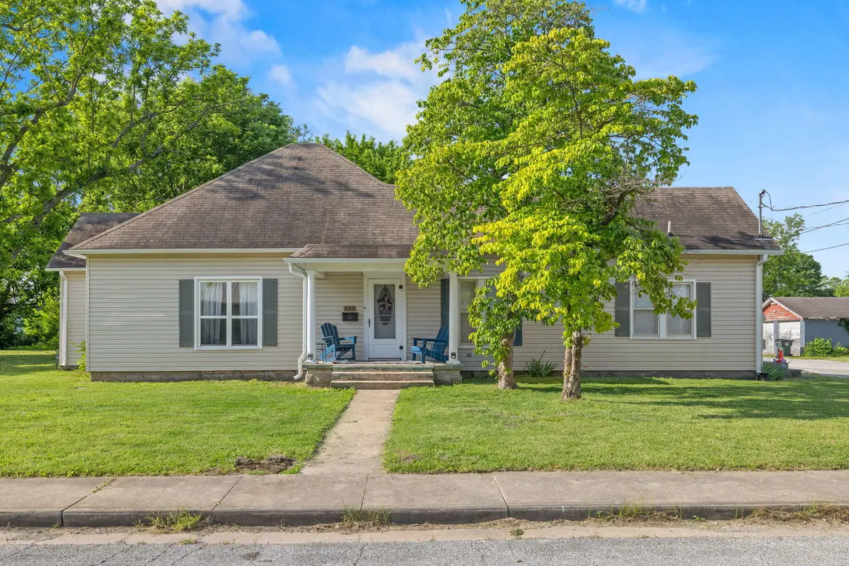 303 E Sloan Street, Mount Vernon, MO 65712 - #1