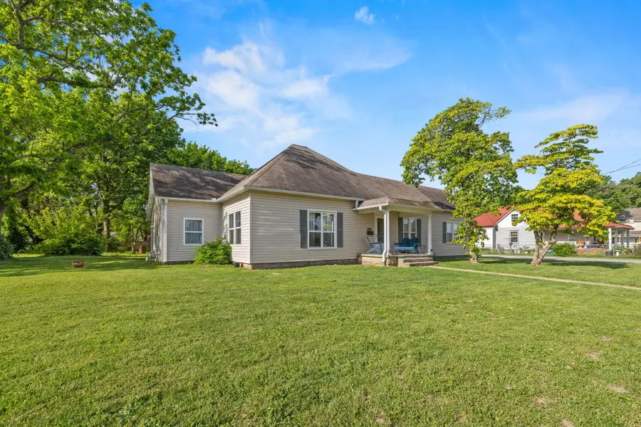 303 E Sloan Street, Mount Vernon, MO 65712 - #2