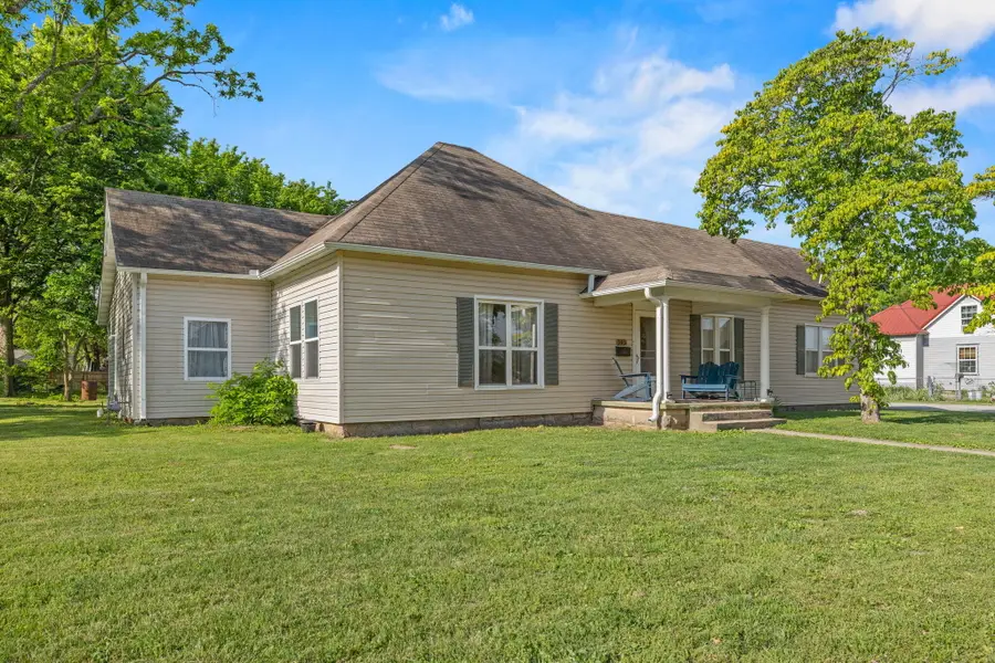 303 E Sloan Street, Mount Vernon, MO 65712 - #3