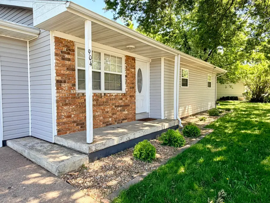 904 S Oak Ridge Drive, Aurora, MO 65605 - #2