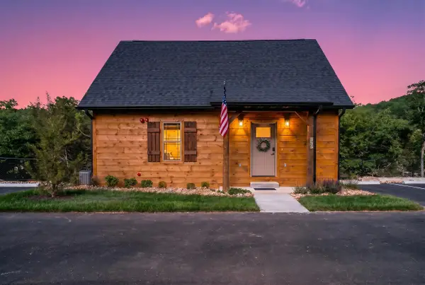 335 Mark Twain, Hollister, MO 65672
