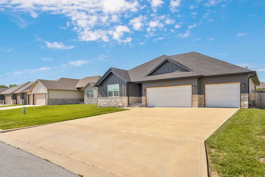 5607 W Pine Street, Springfield, MO 65802 - #2
