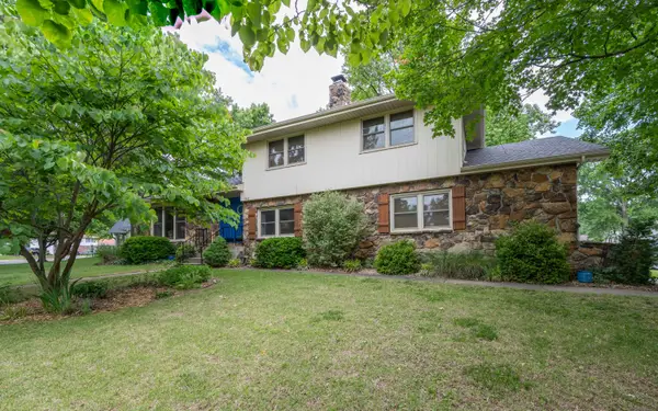 3032 E Covington Street, Springfield, MO 65804