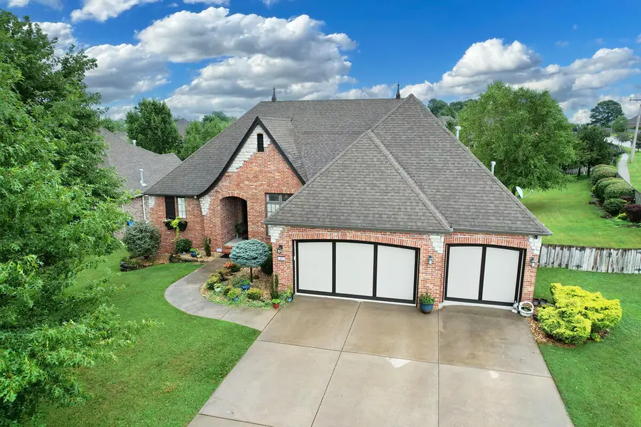 1402 N Rockingham Avenue, Nixa, MO 65714 - #2