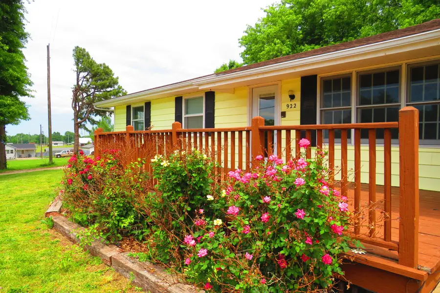 922 S Lake Street, Mountain Grove, MO 65711 - #2