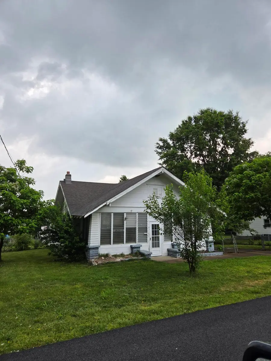 111 E Forest Street, Bolivar, MO 65613 - #2