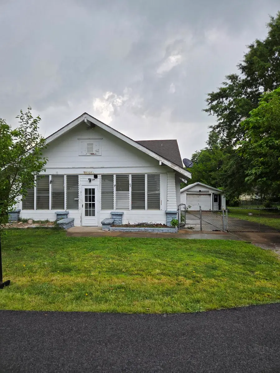 111 E Forest Street, Bolivar, MO 65613 - #3