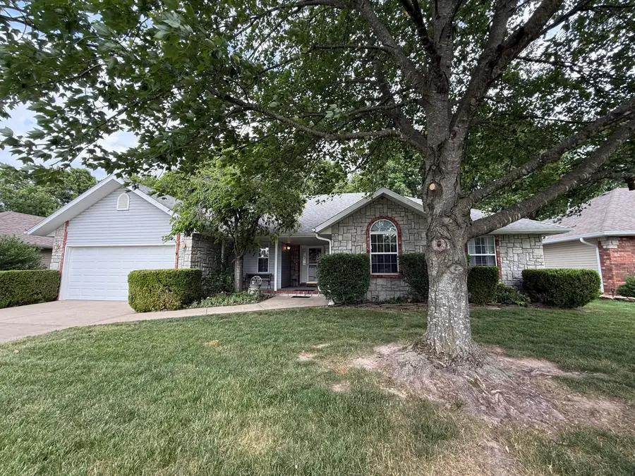 2728 S Jonathan Avenue, Springfield, MO 65807 - #2