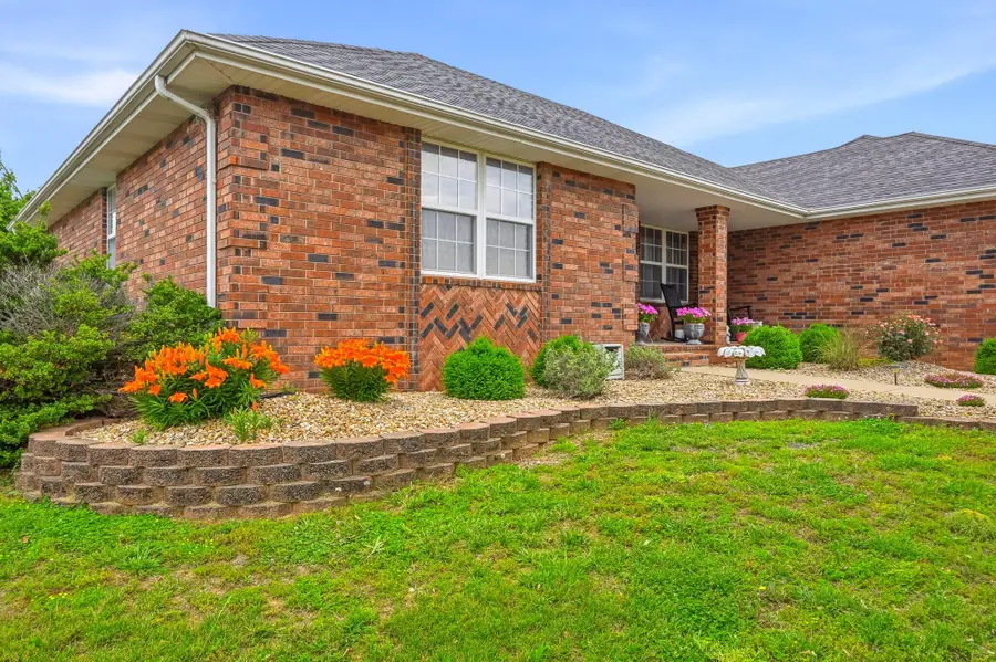 307 N 38th Street, Nixa, MO 65714 - #3