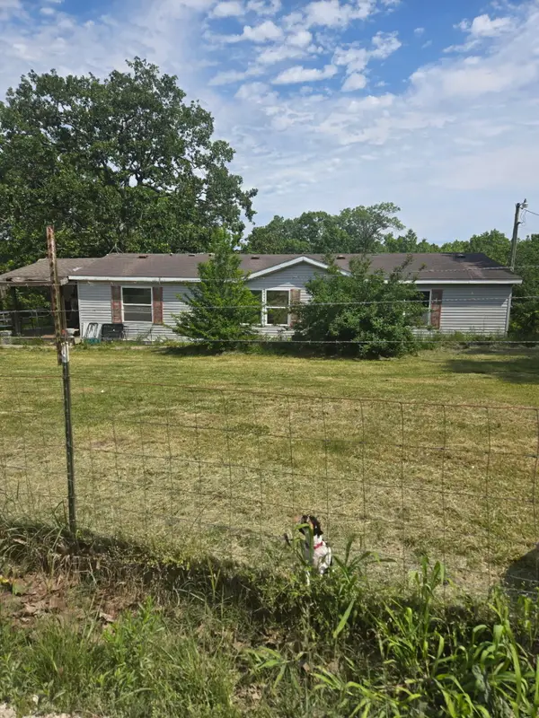 9123 Farm Road 1232, Aurora, MO 65605