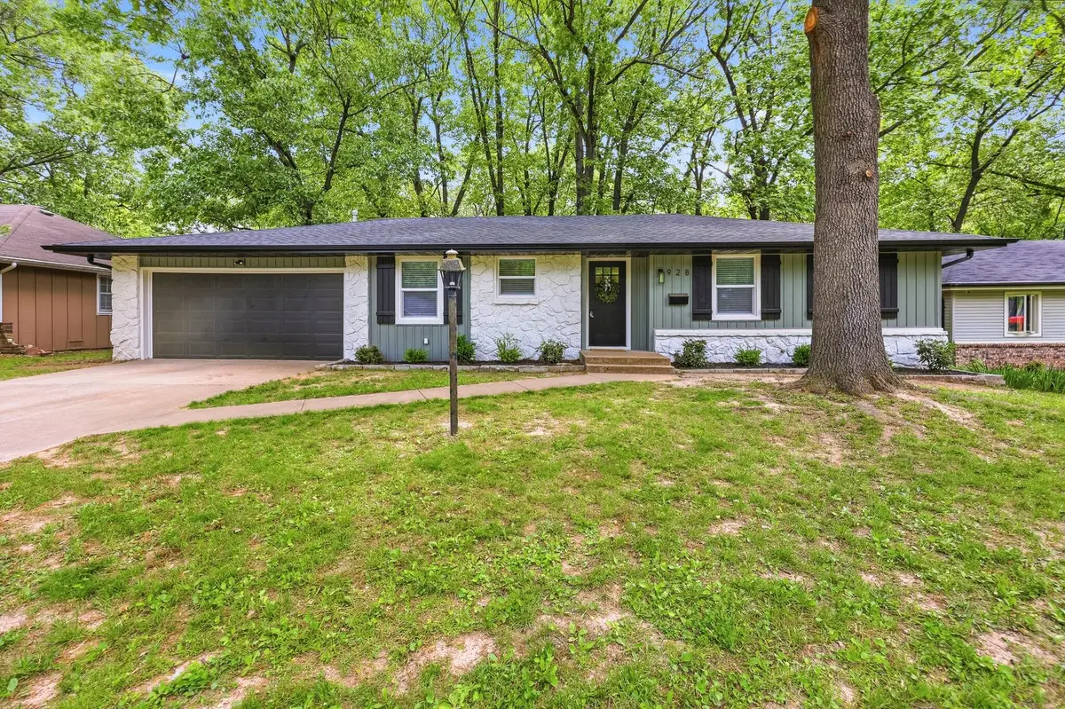 928 S Coach Light Avenue, Springfield, MO 65802 - #1