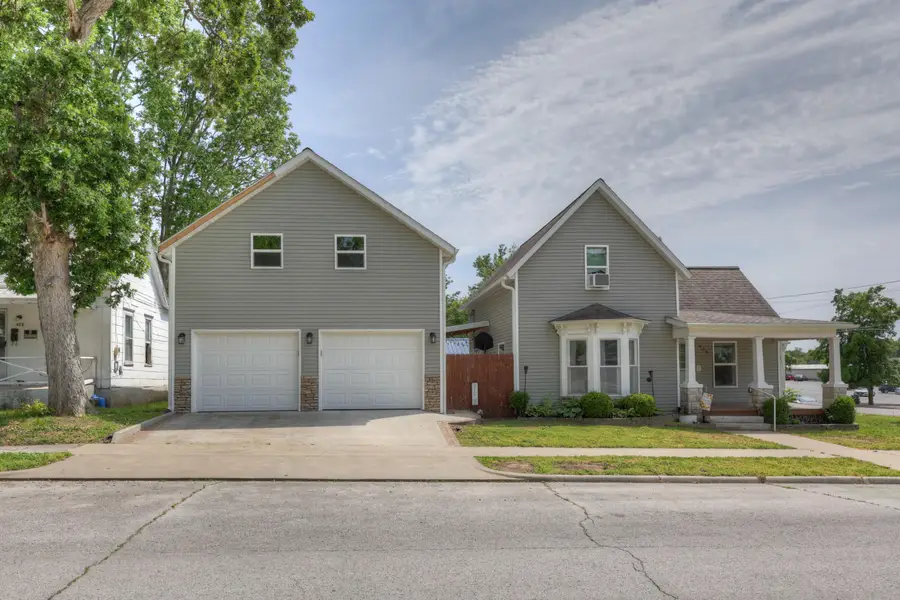 428 W Vine Street, Carthage, MO 64836 - #3
