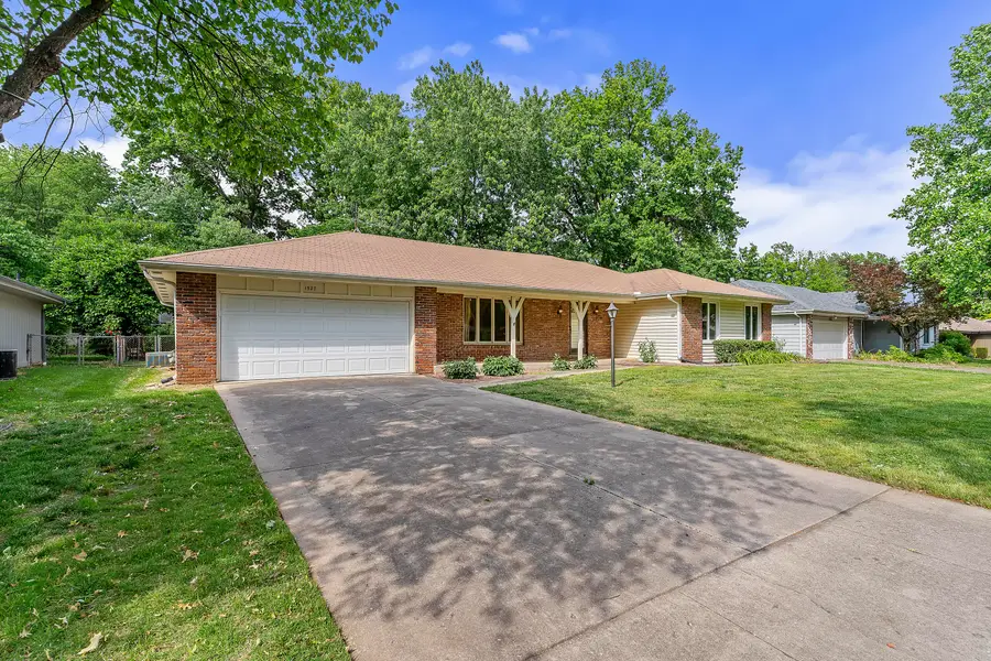 1527 E Hanover Street, Springfield, MO 65804 - #3