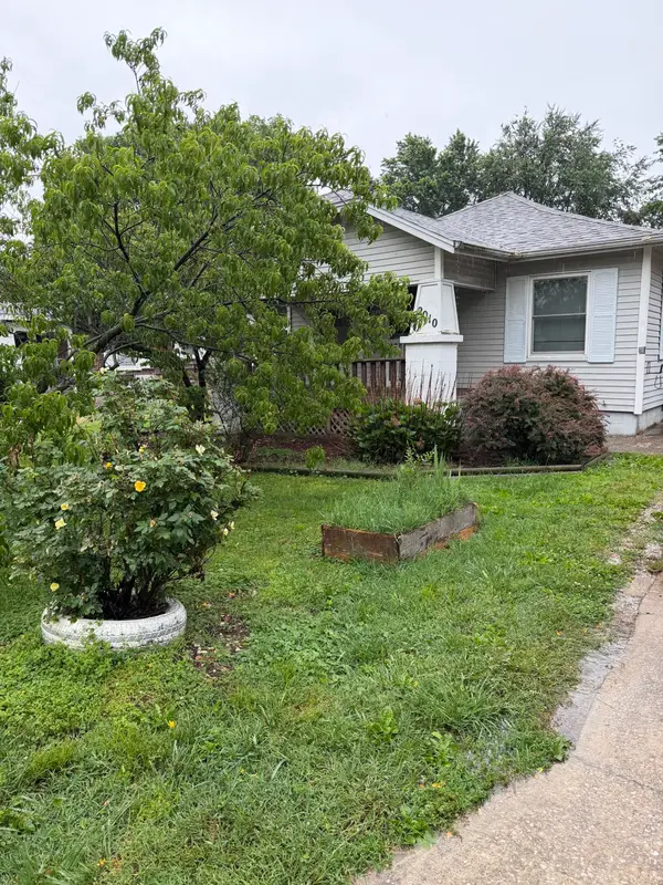 2010 E Cairo Street, Springfield, MO 65802