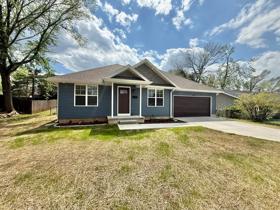 1116 W Broadmoor Street, Springfield, MO 65807 - #2