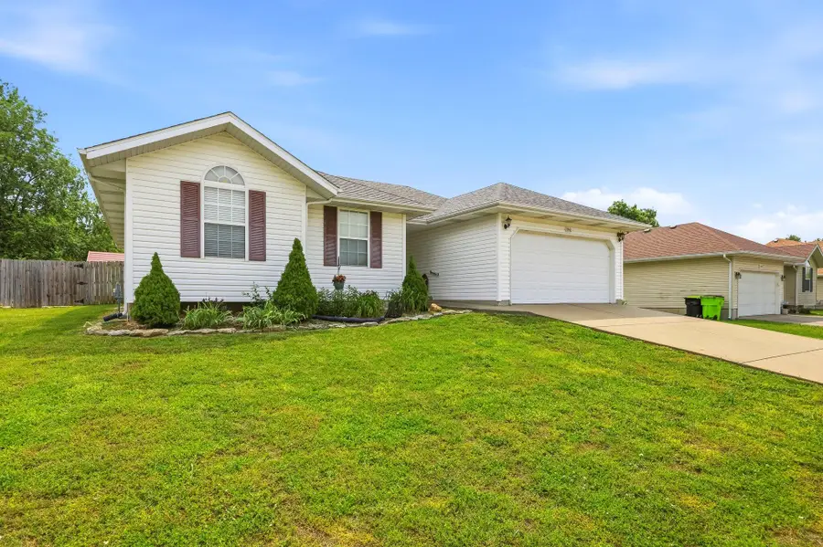 502 N Claremont Place, Republic, MO 65738 - #2