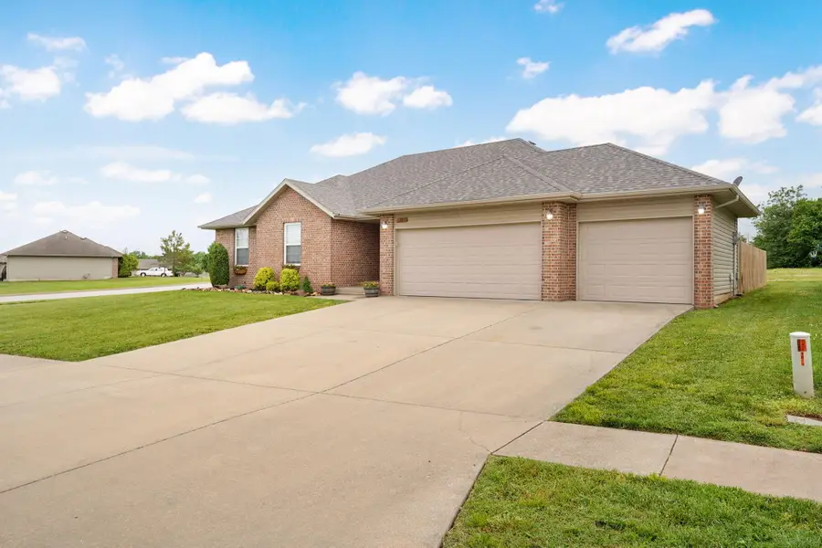 1071 S Tanner Drive, Springfield, MO 65802 - #2