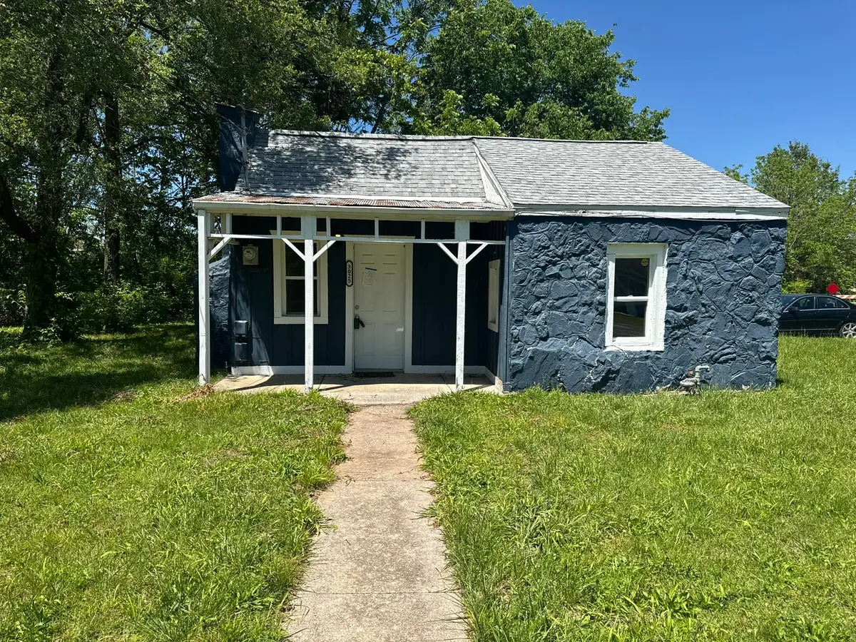 3025 W Hovey Street, Springfield, MO 65802 - #1