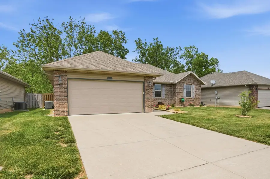 4471 W Brownstone Trace, Springfield, MO 65807 - #2