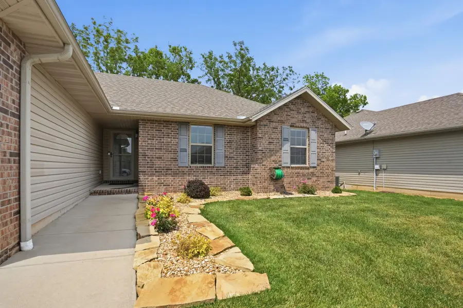 4471 W Brownstone Trace, Springfield, MO 65807 - #3