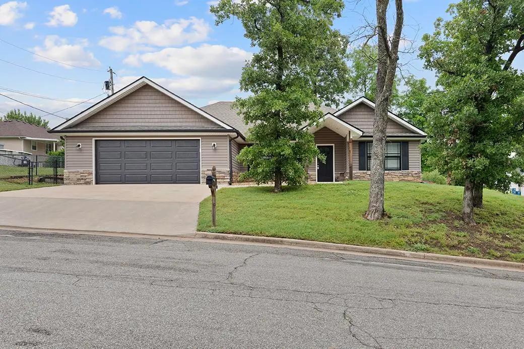 415 E 44th Street, Joplin, MO 64804 - #1