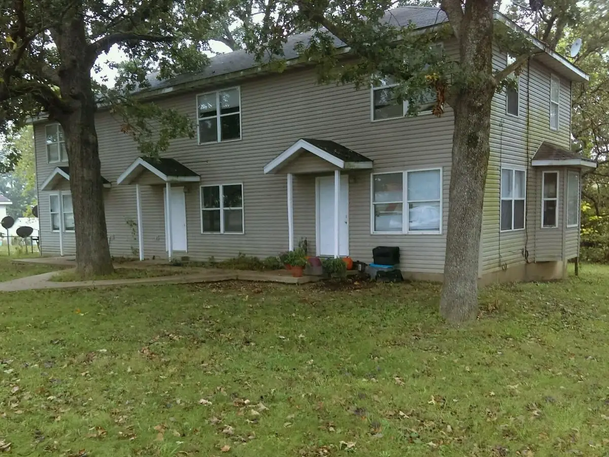 217 & 219 N Main Street, Conway, MO 65632 - #1