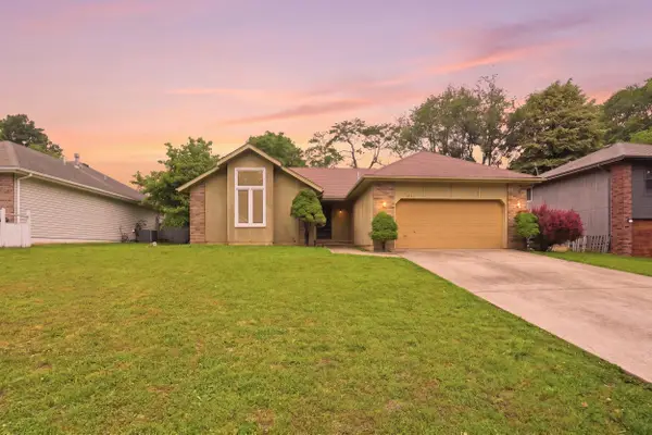 3463 S Meadowlark Avenue, Springfield, MO 65807