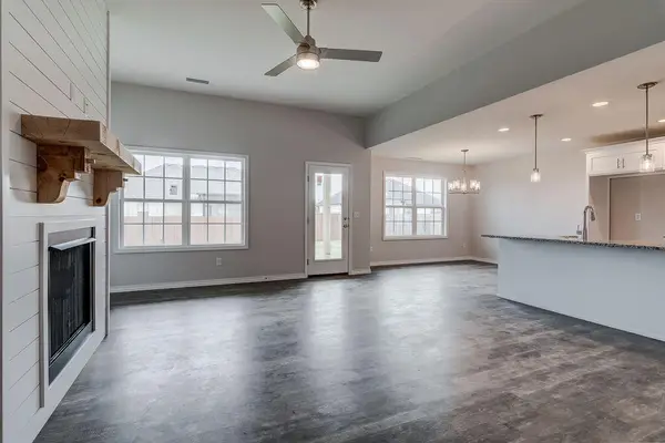 935 S Pindall Lane, Nixa, MO 65714