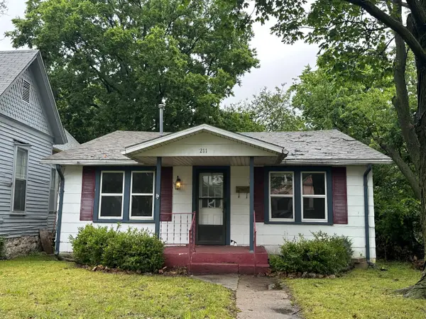 211 S Moffet Avenue, Joplin, MO 64801