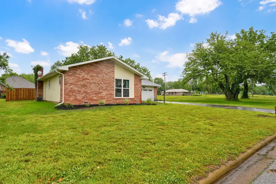 1716 S Oakland Avenue, Bolivar, MO 65613 - #3