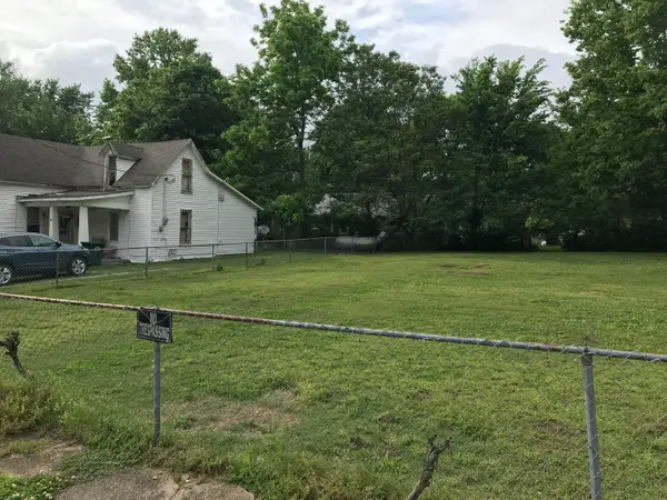 000 W Benton Street, Buffalo, MO 65622