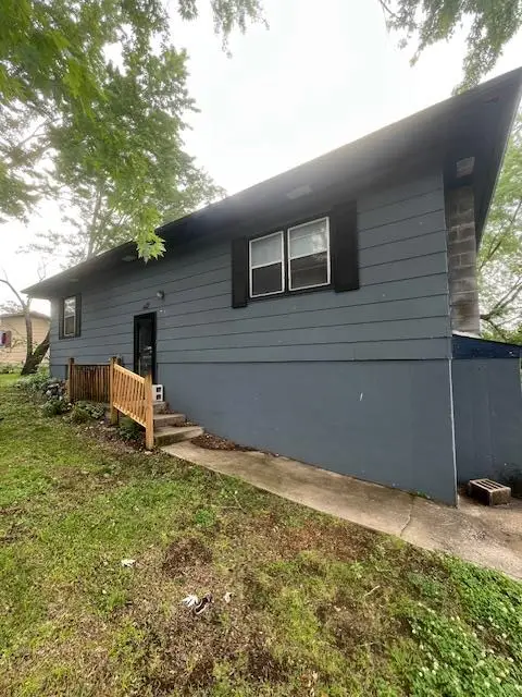 716 N Terrace Lane, Stockton, MO 65785