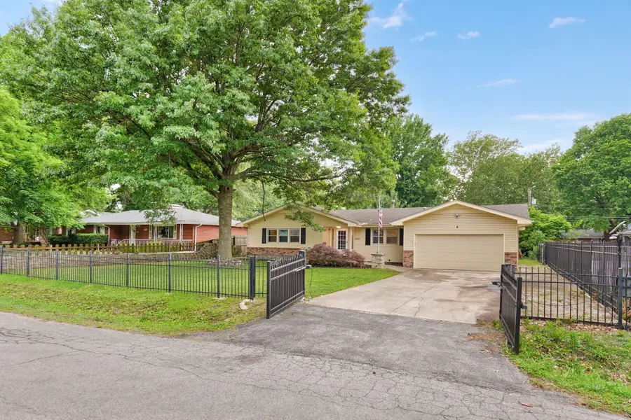 507 N Oak Grove Avenue, Springfield, MO 65802 - #2