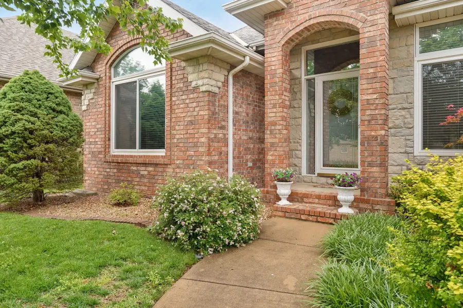 3306 S Linden Avenue, Springfield, MO 65804 - #2