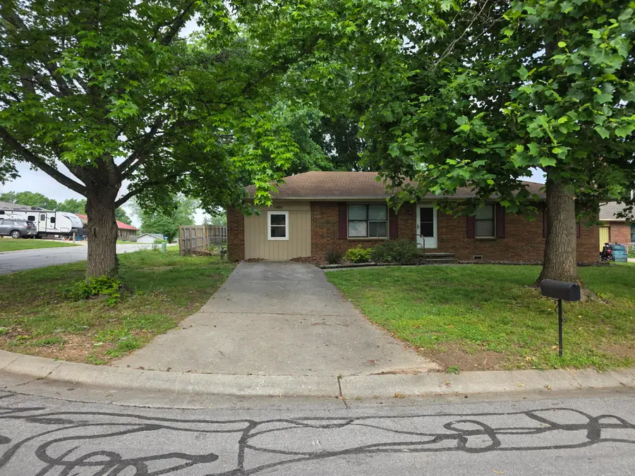1001 N 13th Avenue, Ozark, MO 65721 - #2