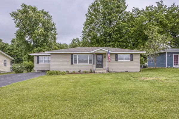 1914 Hazel Avenue, Carthage, MO 64836