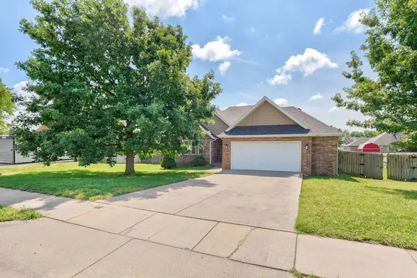 198 Meadowlark, Willard, MO 65781