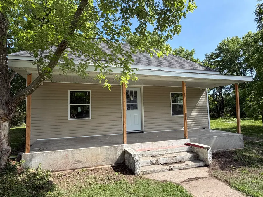 305 E Rock Street, Aurora, MO 65605 - #3
