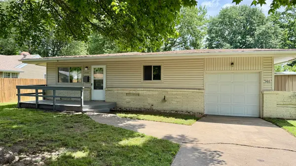 2102 S Delaware Avenue, Springfield, MO 65804