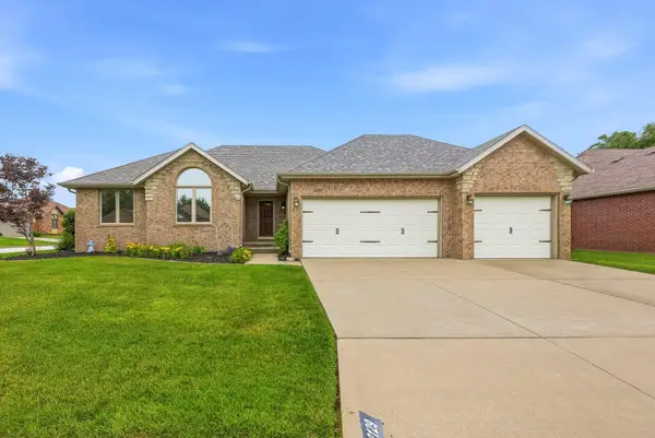 2129 W Village Terrace, Springfield, MO 65810