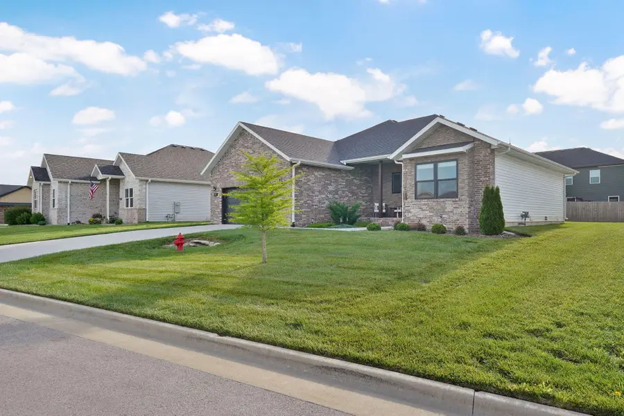 1102 S Strait Avenue, Ozark, MO 65721 - #3