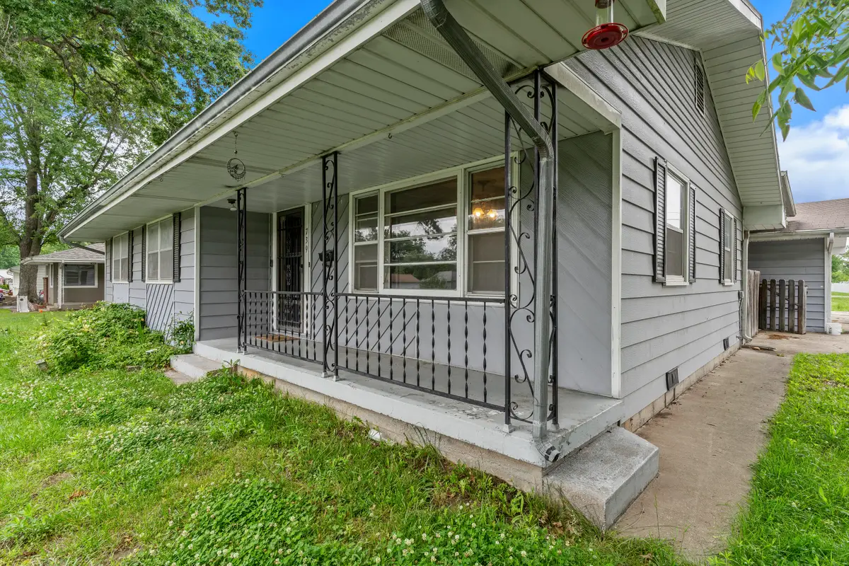 739 E Division Street, Bolivar, MO 65613 - #1