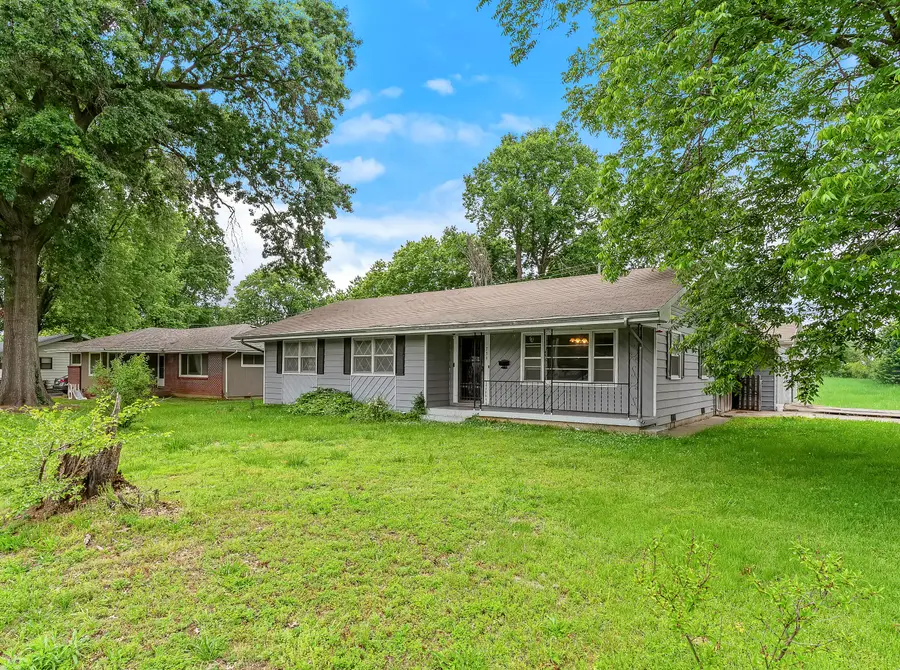 739 E Division Street, Bolivar, MO 65613 - #2