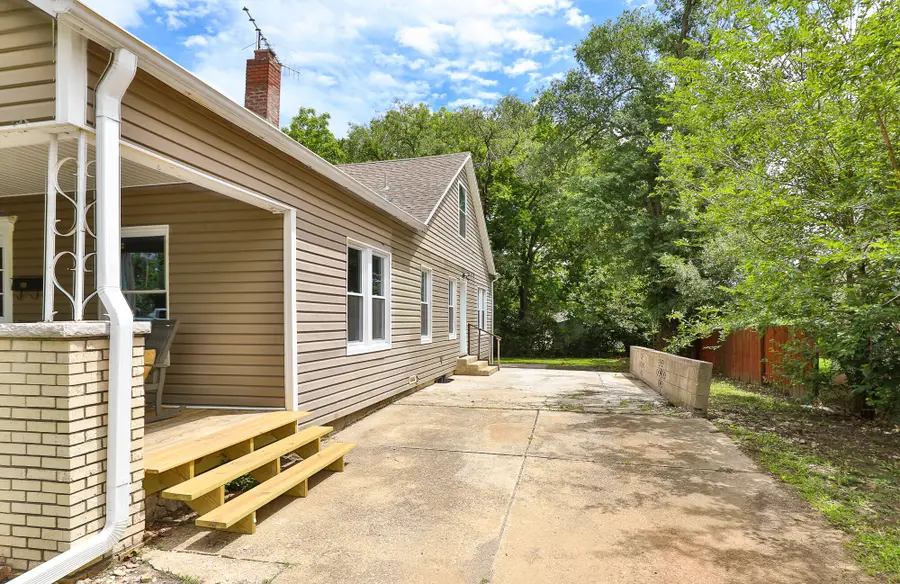 202 N Wilson Avenue, Bolivar, MO 65613 - #3