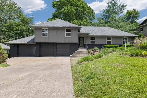 1520 S Devon Road, Springfield, MO 65809