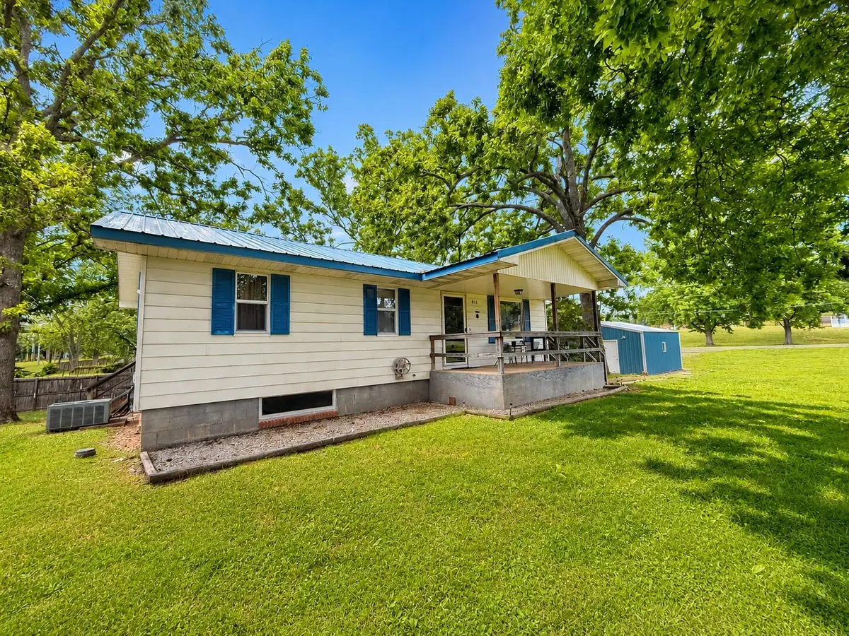 911 N Center Street, Willow Springs, MO 65793 - #1